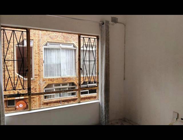 1 BEDROOM APARTMENT FOR SALE IN OVERPORT